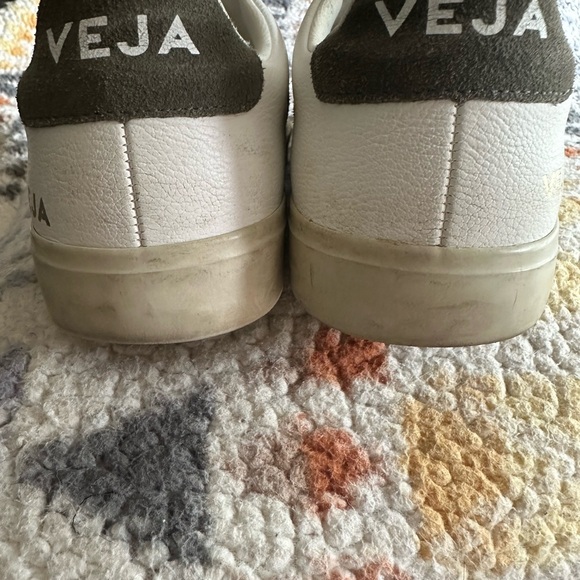 Veja Campo Leather w/Suede Detail in Khaki - Picture 5 of 8